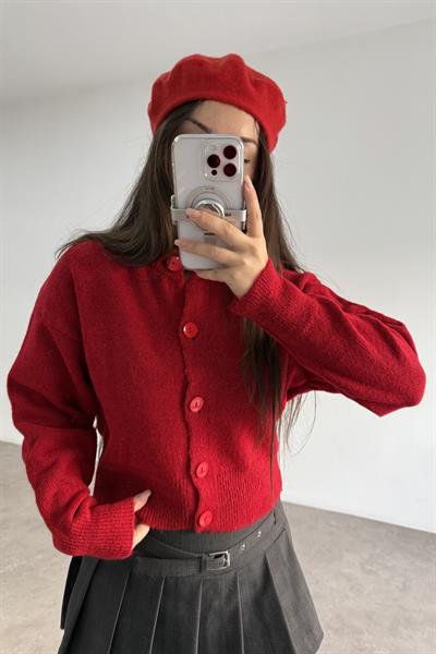 Yuvarlak Yaka Düğmeli Kısa Kırmızı  Hırka 