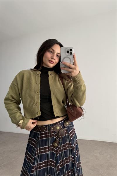 Yuvarlak Yaka Düğmeli Kısa Yeşil Hırka 