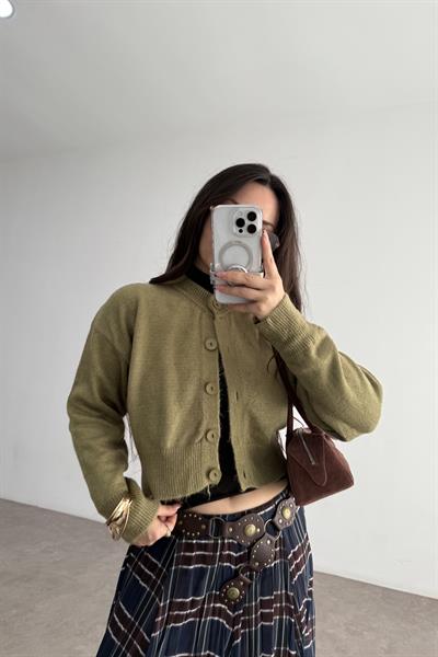 Yuvarlak Yaka Düğmeli Kısa Yeşil Hırka 