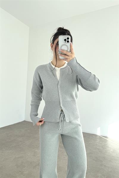 Zımbalı Bele Oturan Gri Takım