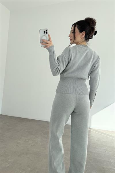 Zımbalı Bele Oturan Gri Takım