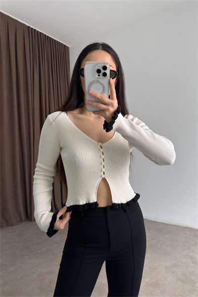 ZR Siyah Fırfırlı Ekru Hırka