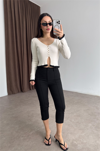 ZR Siyah Fırfırlı Ekru Hırka