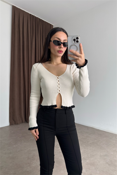 ZR Siyah Fırfırlı Ekru Hırka