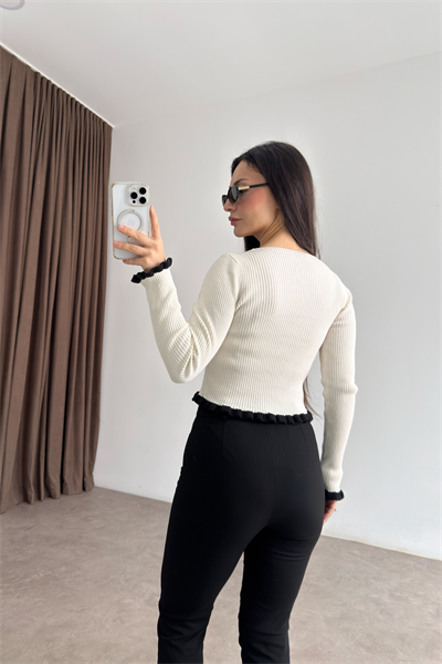 ZR Siyah Fırfırlı Ekru Hırka