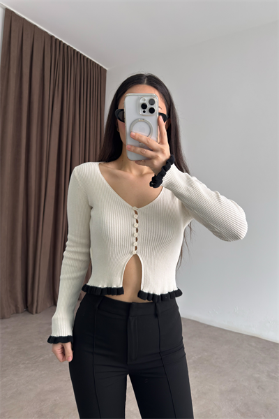 ZR Siyah Fırfırlı Ekru Hırka