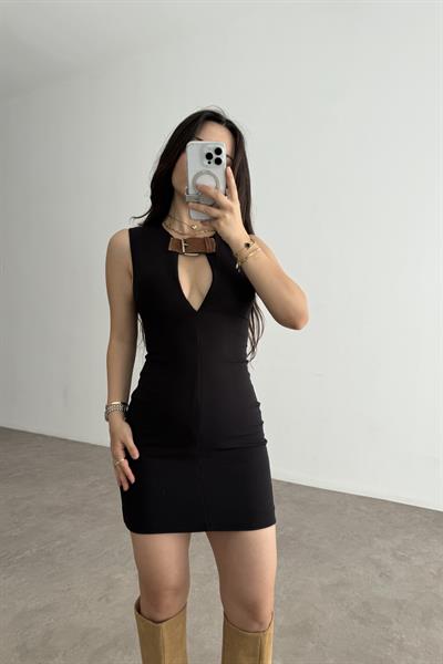ZRA Model Yakası Kemerli Siyah Elbise