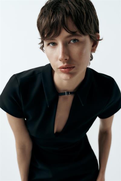 ZRA Yakası Mini Kemerli Siyah Elbise