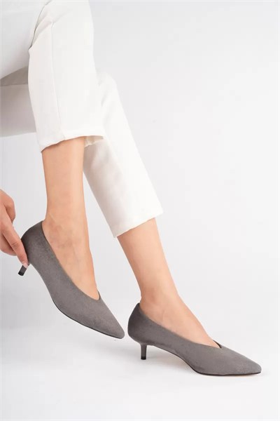 Kadın Gri Süet 4 cm İnce Topuklu Stiletto TR05MS02H