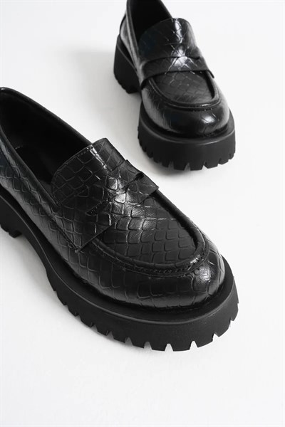 Kadın Günlük Siyah Kroko Loafer Ayakkabı TR10MS02G