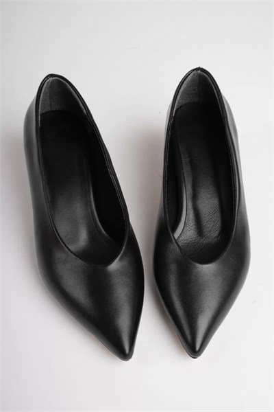 Kadın Siyah 4 cm İnce Topuklu Stiletto TR05MS02A