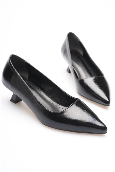 Kadın Siyah Kırışık Rugan Kısa Topuklu Stiletto Ayakkabı TR20MS03C