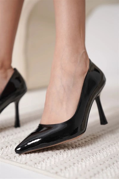 Kadın Siyah Kırışık Rugan Stiletto TR08MS26E