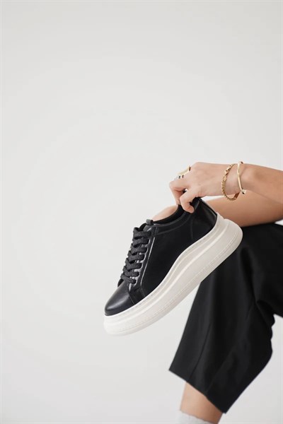 Kadın Siyah Sneaker TR01MS05A