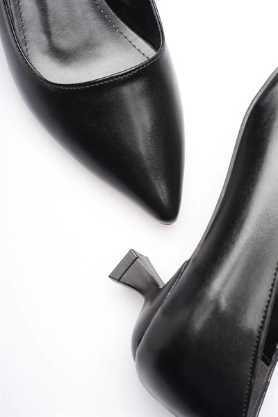 Siyah Kadın Günlük Kısa Topuklu Stiletto Ayakkabı TR20MS03A