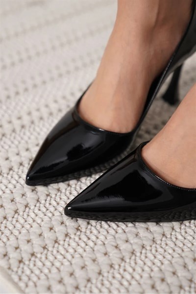 Siyah Rugan Kadın Stiletto TR18MS03A