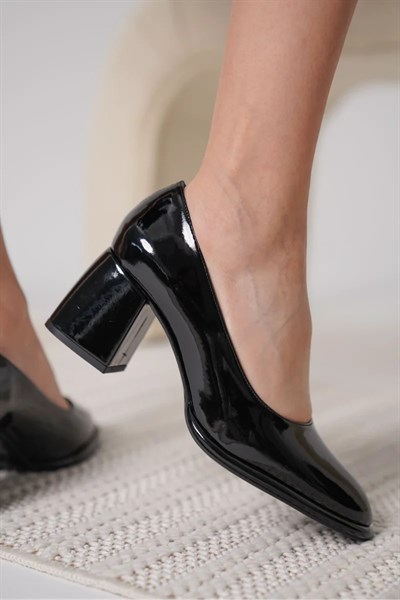 Siyah Rugan Kadın Stiletto TR18MS05A