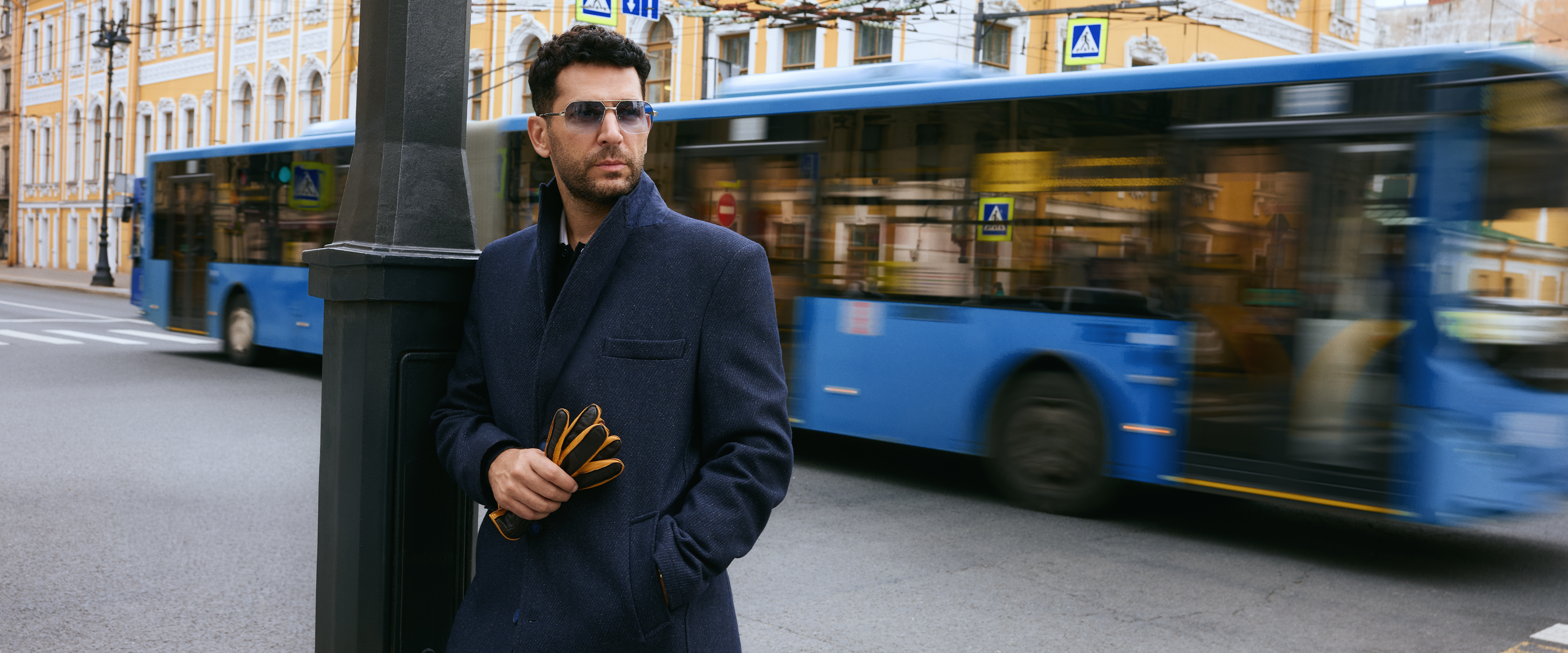 Klasik Seven Erkeklere: Mont ve Klasik Kaban Kombinleri