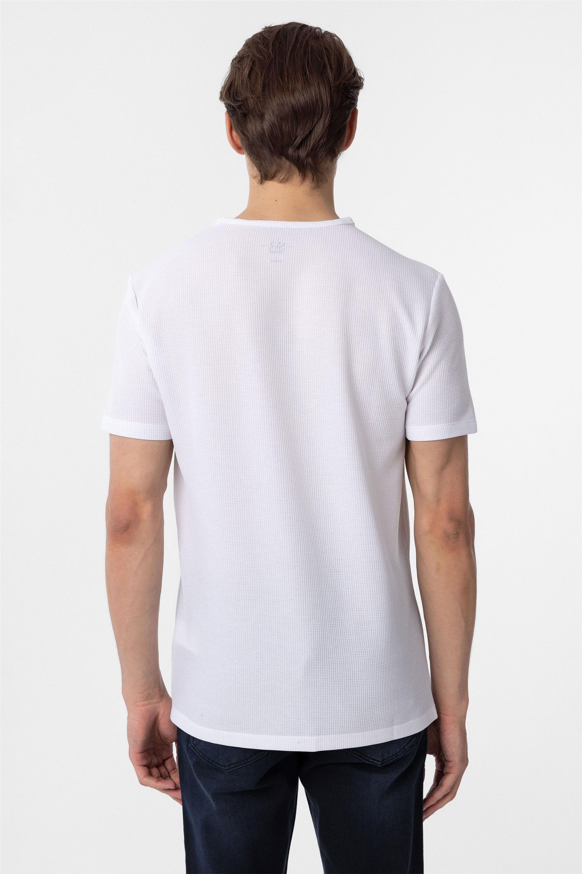 Beyaz Slim Fit Armürlü Bisiklet Yaka Tişört