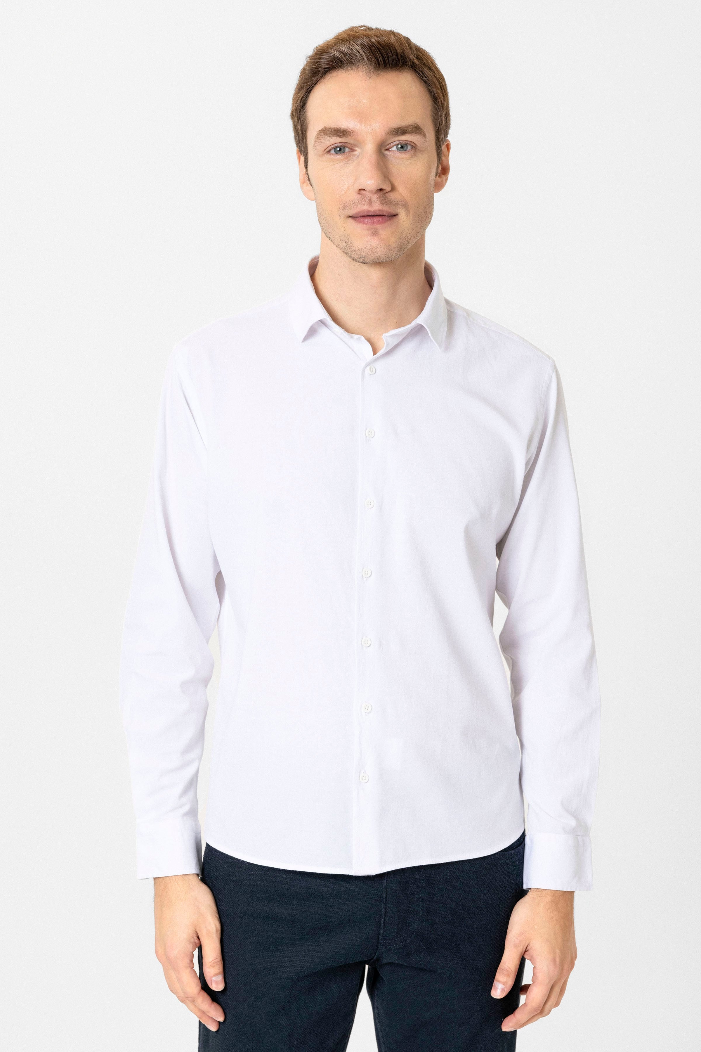 Beyaz Slim Fit Düz Klasik Yaka Gömlek