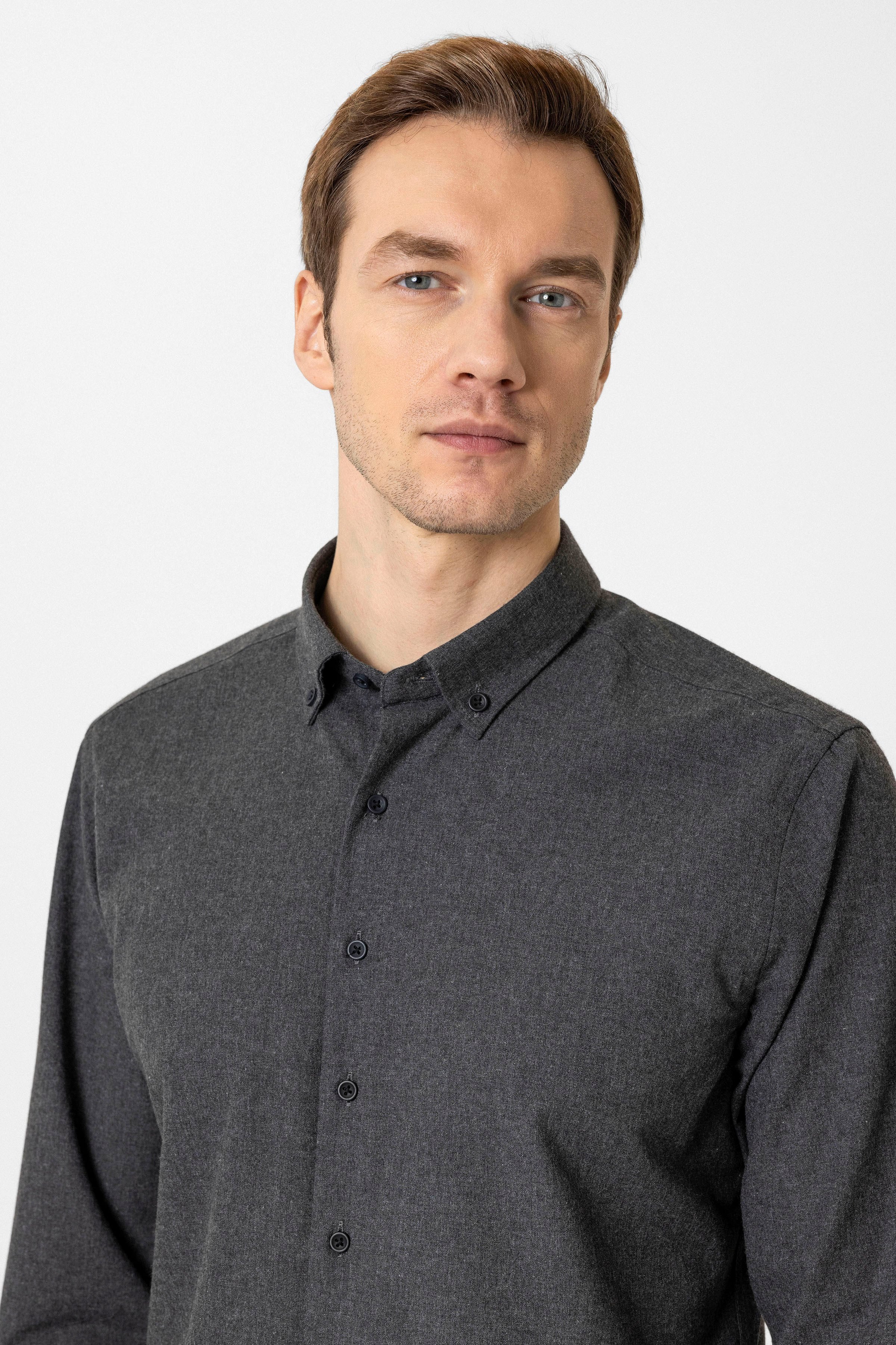 Siyah Slim Fit Düz Düğmeli Yaka Gömlek