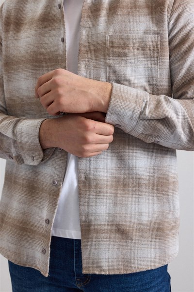 Bej Regular Düğmeli Yaka Kareli Casual Gömlek