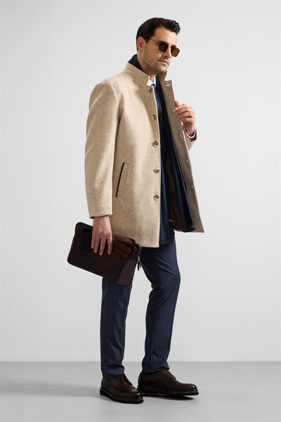 Bej Regular Hakim Yaka Düz Yan Cepli Kaban