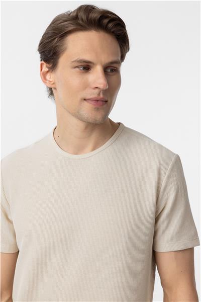 Bej Slim Fit Armürlü Bisiklet Yaka Tişört