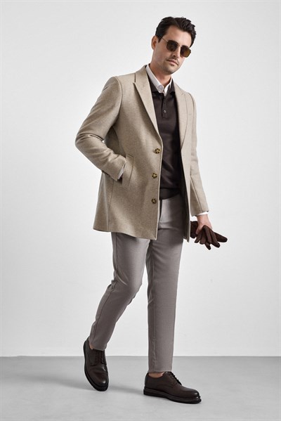 Bej Slim Sivri Yaka Düz Yan Cepli Düğmeli Dolgusuz Standart Kaban