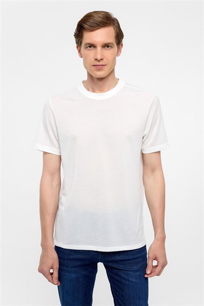 Beyaz Regular Armürlü Bisiklet Yaka Tişört