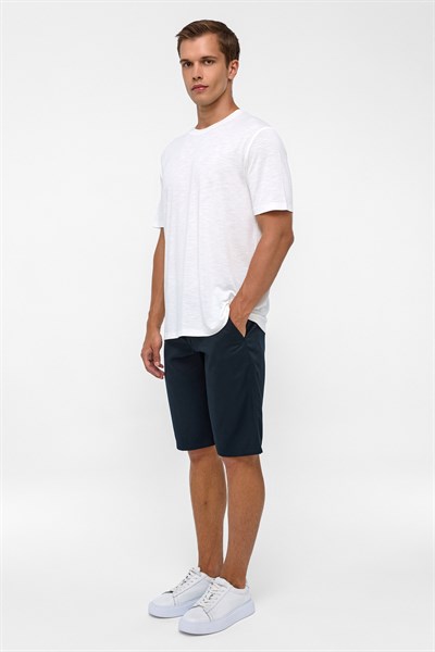 Beyaz Regular Armürlü Bisiklet Yaka Tişört