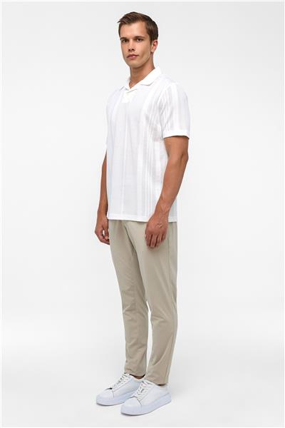 Beyaz Regular Desenli Polo Yaka Tişört