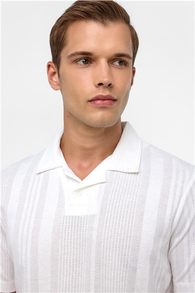 Beyaz Regular Desenli Polo Yaka Tişört