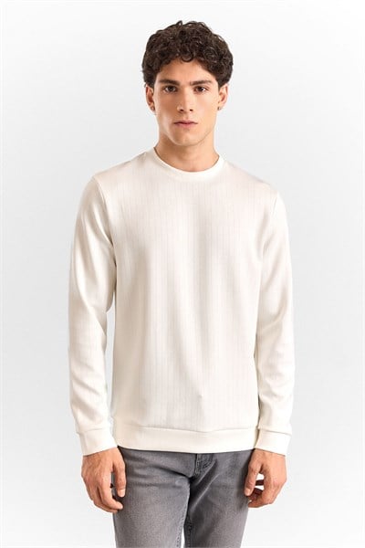 Beyaz Regular Dikey Çizgili Baskısız Jakarlı Bisiklet Yaka Cepsiz Düz Sweatshirt
