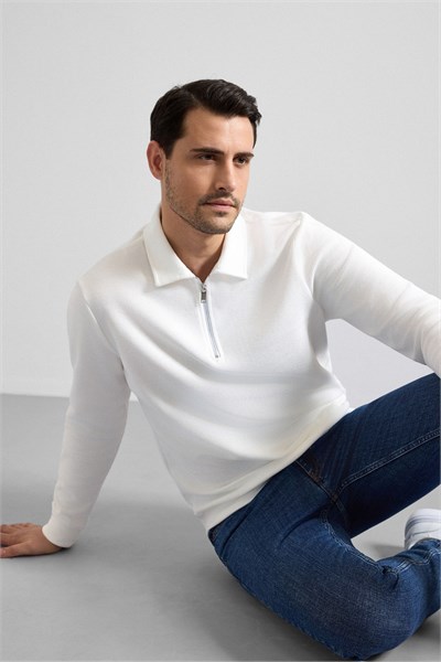 Beyaz Regular Düz Yarım Balıkçı Yaka Sweatshirt