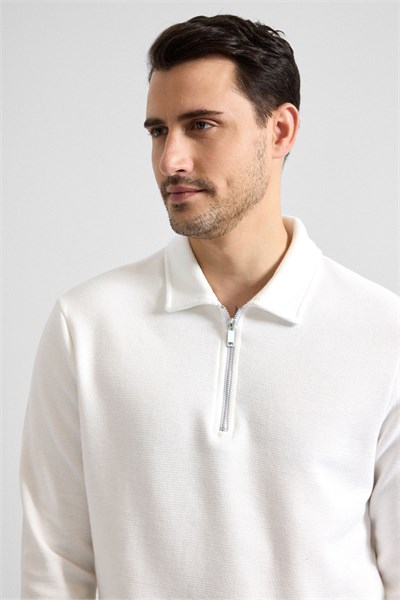 Beyaz Regular Düz Yarım Balıkçı Yaka Sweatshirt