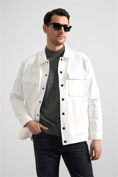 Beyaz Regular Klasik Yaka Kapaklı Cep Mont