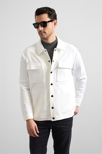 Beyaz Regular Klasik Yaka Kapaklı Cep Mont