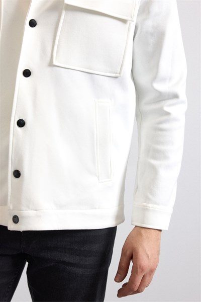 Beyaz Regular Klasik Yaka Kapaklı Cep Mont