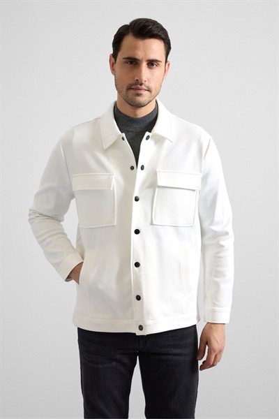 Beyaz Regular Klasik Yaka Kapaklı Cep Mont