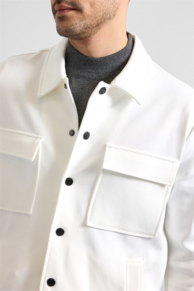 Beyaz Regular Klasik Yaka Kapaklı Cep Mont