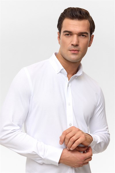 Beyaz Slim Armürlü Düğmeli Yaka Gömlek