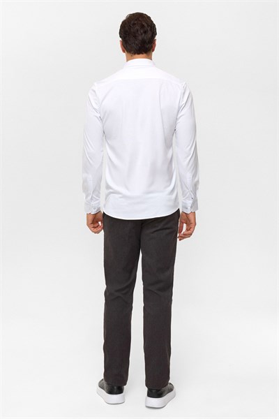 Beyaz Slim Armürlü Düğmeli Yaka Gömlek