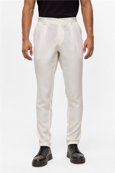 Beyaz Slim Armürlü Jogger Pantolon