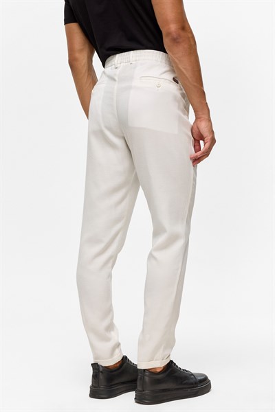 Beyaz Slim Armürlü Jogger Pantolon