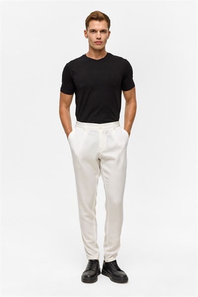 Beyaz Slim Armürlü Jogger Pantolon
