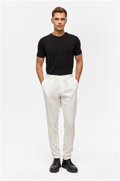 Beyaz Slim Armürlü Jogger Pantolon
