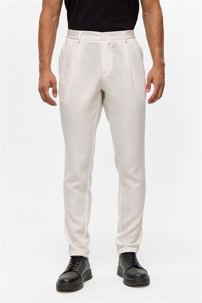 Beyaz Slim Armürlü Jogger Pantolon