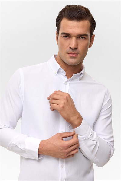 Beyaz Slim Baskılı Düğmeli Yaka Gömlek