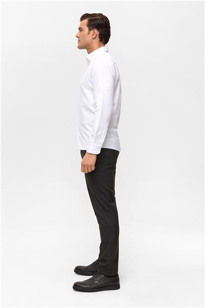 Beyaz Slim Baskılı Düğmeli Yaka Gömlek